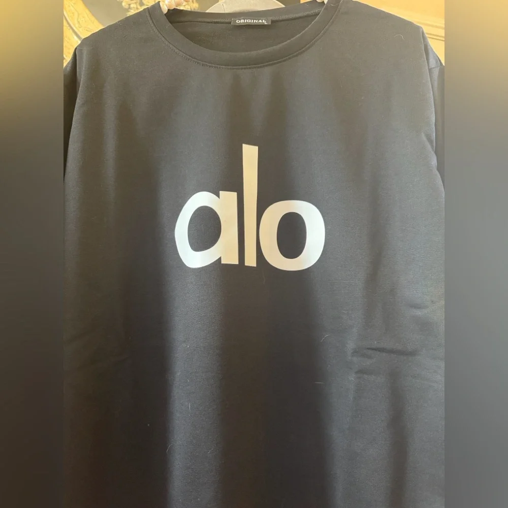 ALO Yoga Black and White Set - Picture 4 of 7